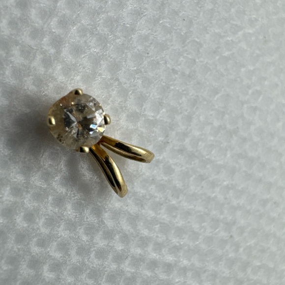 14k Yellow Gold Diamond Solitaire Pendant Round 4 Prong, 0.15 TCW, 0.24g - Picture 7 of 15